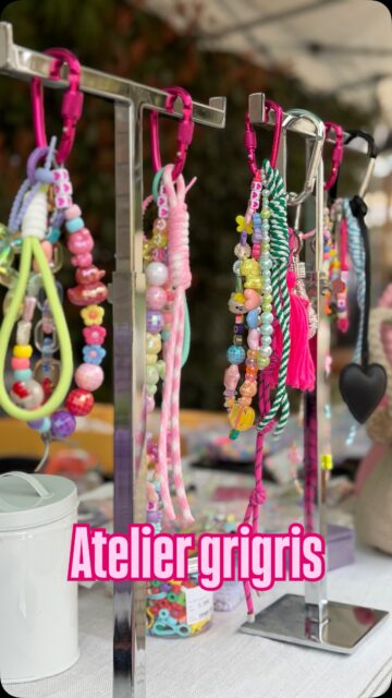 ✨ Atelier Grigris ✨
Des bijoux magiques à créer de tes propres mains.
Le grigri, c’est bien plus qu’un accessoire. C’est un talisman. 

Un bout de toi. 

Une façon de reconnecter avec ton enfant intérieur, de remettre de la couleur dans ta vie et de te rappeler que tu sais encore faire des trucs beaux de tes mains.

📍 La Nativa
📅 Mardi 29 avril — 19h
💸 100 CHF / personne
🪬 10 places maximum

Inclus dans l’atelier :
→ Toutes les perles pour créer ton grigri
→ Un spritz à la rose 🌹 

Parce que certaines soirées, on vient pas juste passer du temps — on vient se retrouver.
🔗 Mp pour réserver 

Xoxo Laura 🌸🦄🪩