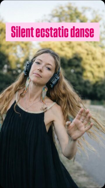 💫 MON RÊVE PREND VIE À LA NATIVA 💫

Il y a des événements que tu organises…
Et il y a ceux que tu ressens au plus profond de toi 🥹✨

La Silent Ecstatic Dance du 25 avril fait partie de ceux-là.
C’est un de mes rêves qui se réalise à La Nativa 🤍

Ça fait plus de 4 ans que je danse…
Des 5 Rythmes, des Ecstatic Dance, des danses libres.
Et à chaque fois, c’est la même magie :
👉 me reconnecter à mon corps
👉 me reconnecter à mon âme
👉 me ressentir profondément, de l’intérieur

Ces moments m’ont tellement aidée…
À libérer, à extérioriser, à transformer.
Et surtout à avancer dans tout mon chemin, dans La Nativa, dans mes projets ✨

Chaque danse est un voyage.
Un voyage puissant, intense, parfois doux, parfois libérateur… mais toujours transformateur 💫

Alors aujourd’hui… pouvoir créer cet espace à La Nativa, c’est juste incroyable 🥹

Et en plus, je le fais avec Sivan🎧
DJ depuis de nombreuses années, avec une sensibilité et une vibe incroyables ✨
Et petite synchronicité magique…
C’est aussi la personne avec qui j’ai organisé mon tout premier défilé il y a 7 ans sur l’île Rousseau 😍
La boucle est bouclée…

Prépare-toi pour une matinée hors du temps 💫

🎧 Silent Ecstatic Dance
🗓️ 25 avril
⏰ 10h30 – 12h30
💸 39 CHF
📍 La Nativa
🎟️ Inscription obligatoire via le lien en bio

Viens comme tu es.
Laisse ton corps s’exprimer.
Et laisse la magie opérer ✨

👉 Tag en commentaire l’ami(e) avec qui tu veux vivre cette expérience 💖

La Nativa
Se rencontrer, s’inspirer, s’évader.
Éveiller les consciences à travers l’art, la spiritualité et l’entrepreneuriat.

#lanativa #evenementsgeneve #ecstaticdance #danseintuitive geneve barageneve bienetre spiritualite sortirageneve workshopgeneve