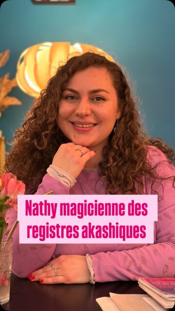 28.04 La Noche Magica avec @nathy.coach pour le thème: l’éveil, un changement d’ère.

On a la chance d’avoir Nathalia mardi prochain pour La Noche Magica qui fera des séances de registres akashiques.

Les registres akashiques c’est comme la bibliothèque de ton âme. Avec cette pratiques, tu peux recevoir des messages de tes guides sur une situation ou un besoin du moment.

C’est très utile si tu as besoin d’une info sur une situation qui t’arrive ou si tu sens que tu as un blocage inexplicable.

Nathalia canalise les messages de tes guides pour t’aider dans ton évolution. C’est une personne très douce et à l’écoute.

La thérapie parfaite si tu as besoin de douceur et de bienveillance 🌈💕🦄

Infos pratiques:
Mardi 28.04 à partir de 18h
Prix d’entrée 25chf avec une boisson
Billet 🎫 dans la bio

Magiciens 🧙 
- Nathalia avec les registres akashiques
- Marie-Laurence avec le tarot

Des bisous et à mardi pour s’éveiller 🪩🌈💕🦄
Laura